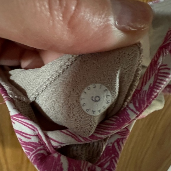 Lululemon- free to be sports bra - pink floral size 6 - Picture 2 of 4